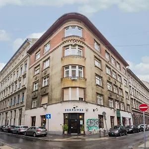3-bedrooms-bright-flat-in-the-heart-of-the-city-with.inbudapesthotels.com/